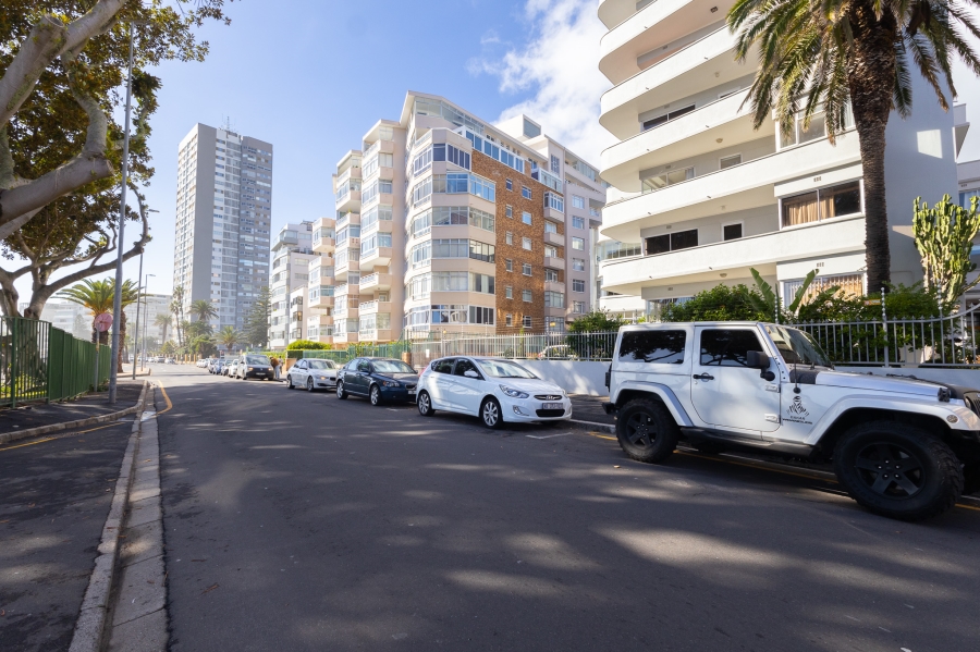 To Let 2 Bedroom Property for Rent in Sea Point Western Cape